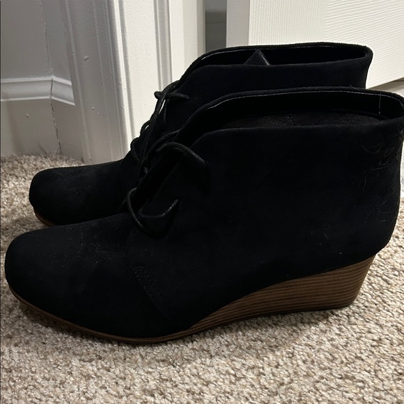 Chic Black Lace-Up Women's Boots - Picture 2 of 5